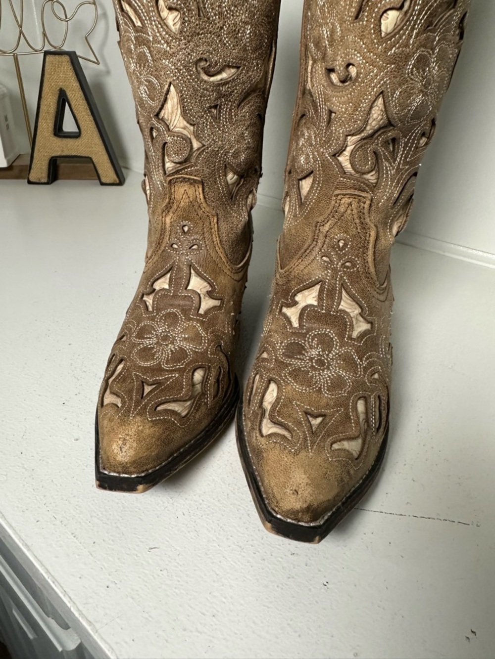 **SOLD**Laredo Womens 6.5 Western Cowboy Boots Tan Beige Embroidered Snip Toe - Picture 3 of 9